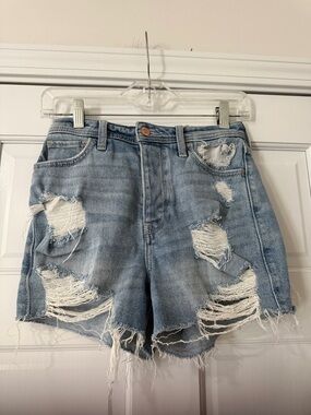 Hollister Ultra Hi Rise-Mom Distressed Vintage Stretch Light Wash Denim Short 00